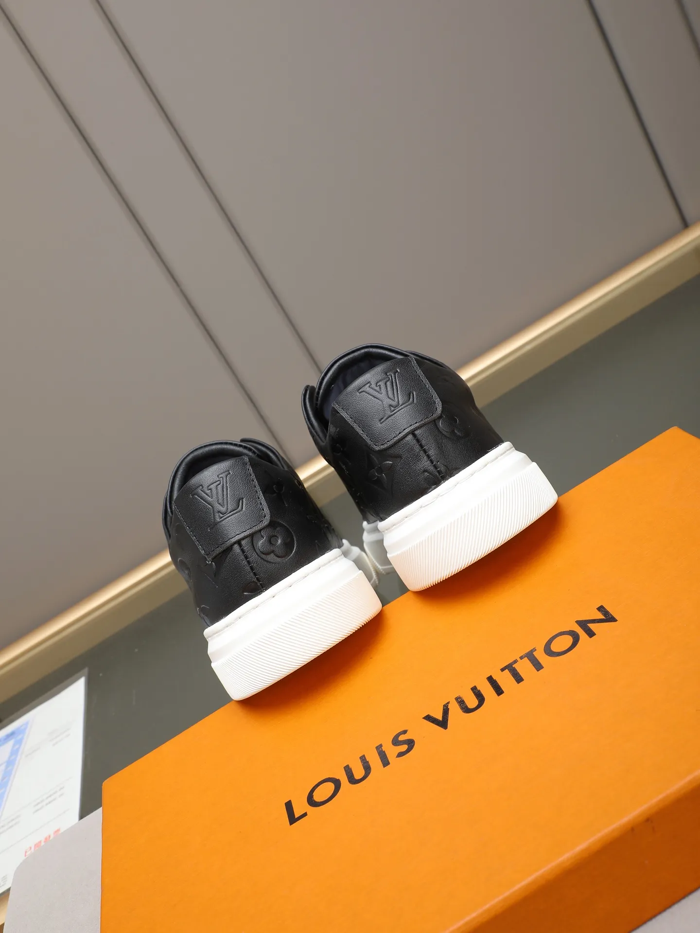 The main model 👍👍👍P420 is the new LOUIS VUITTON [Luden Yiwei]——LV upper [Lv]🇮🇹Imported first-layer cowhide embossed🇩🇪Inside imported sheepskin lining ➕Non-slip and wear-resistant outsole. Every man's identity is reflected in his elegant and stable upper shoes🚶🏻🚶🏻📯 No matter the wind or rain, the shoe last remains unchanged and can stand the test of time🔍️. ——Code number: 38-44 (45 can be customized)